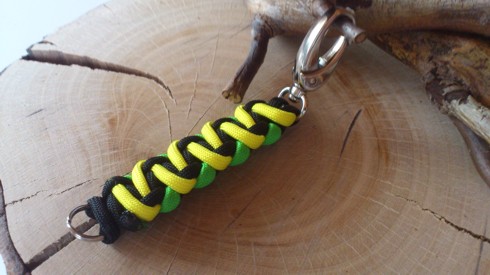 Paracord Schlüsselanhänger Sidewinder mit Karabiner